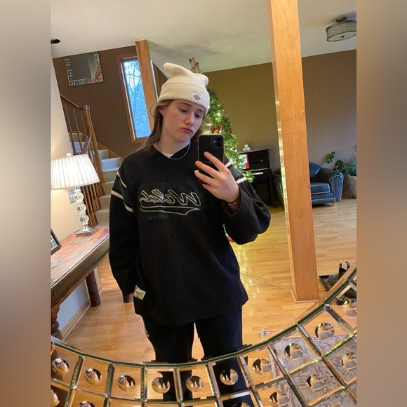 Meet your Posher, Daphne - Picture 3 of 5